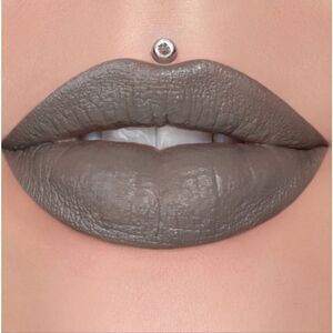 Jeffree Star Velvet Trap Lipstick Grave Digger